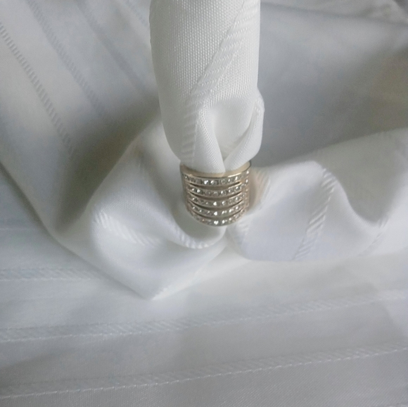 Elegant Chicos Gold Tone and Rhinestone Ring - Size 6 - NWOT - Picture 2 of 10